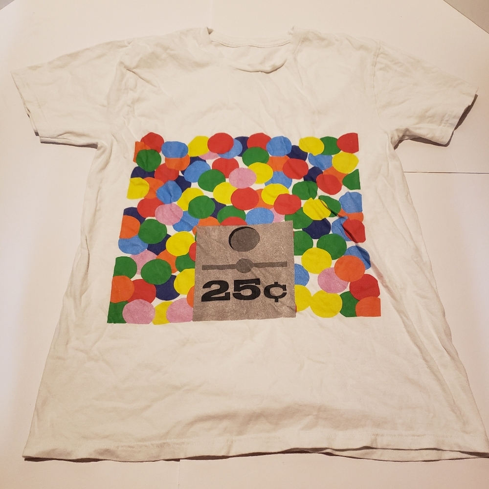 White gumball graphic short sleeve tee shirt size M